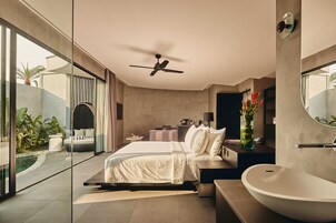 Vila exclusiva | Frigobar, cofres nos quartos, escrivaninha