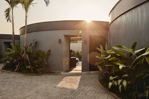 Exclusive Villa | Minibar, in-room safe, desk, laptop workspace