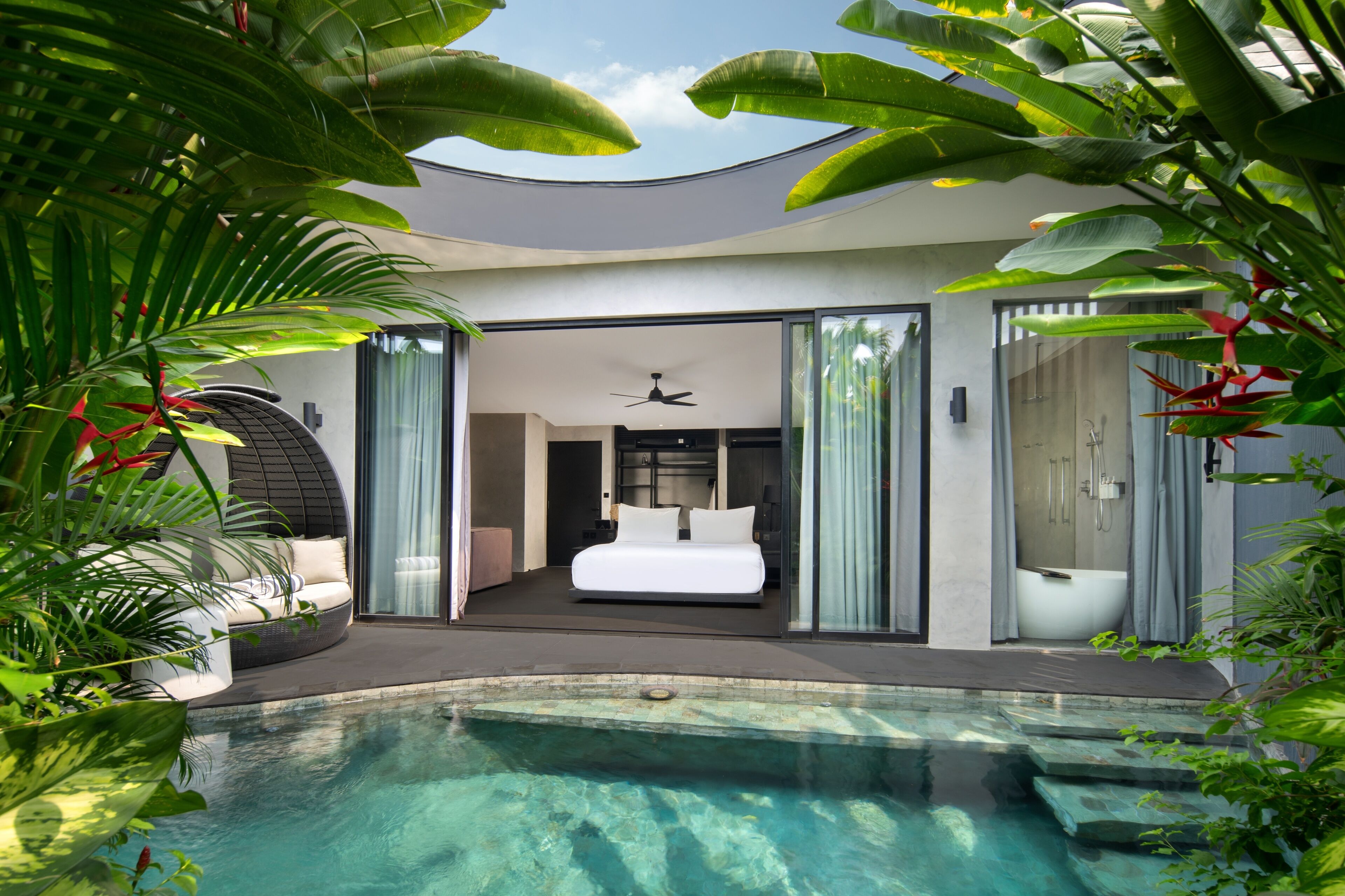 เอ็กซ์คลูซีฟวิลล่า | มินิบาร์, ตู้นิรภัยในห้องพัก, โต๊ะทำงาน, พื้นที่ทำงานแบบใช้แล็ปท็อป