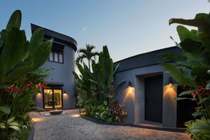 Exclusive Villa | Terrace/patio - Je Ne Sais Quoi Seminyak (Seminyak)