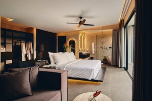 Minibar, in-room safe, desk, laptop workspace - Je Ne Sais Quoi Seminyak (Seminyak)