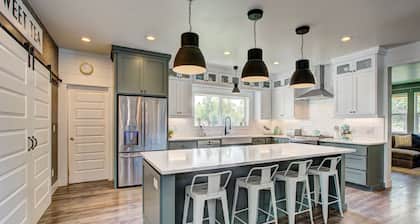 Grand urban farmhouse w/private heated pool