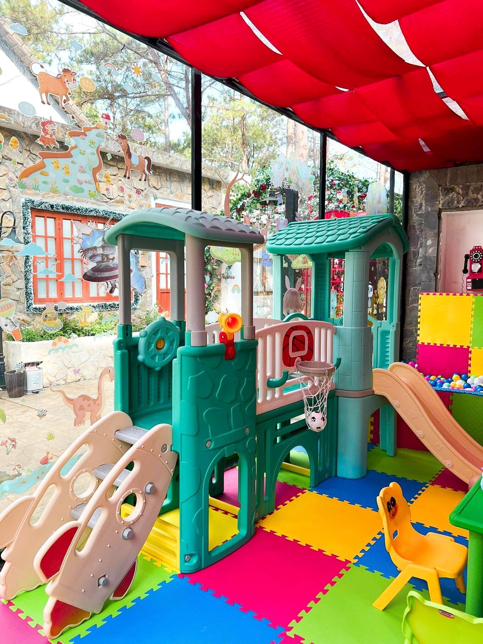 Children’s play area – indoor