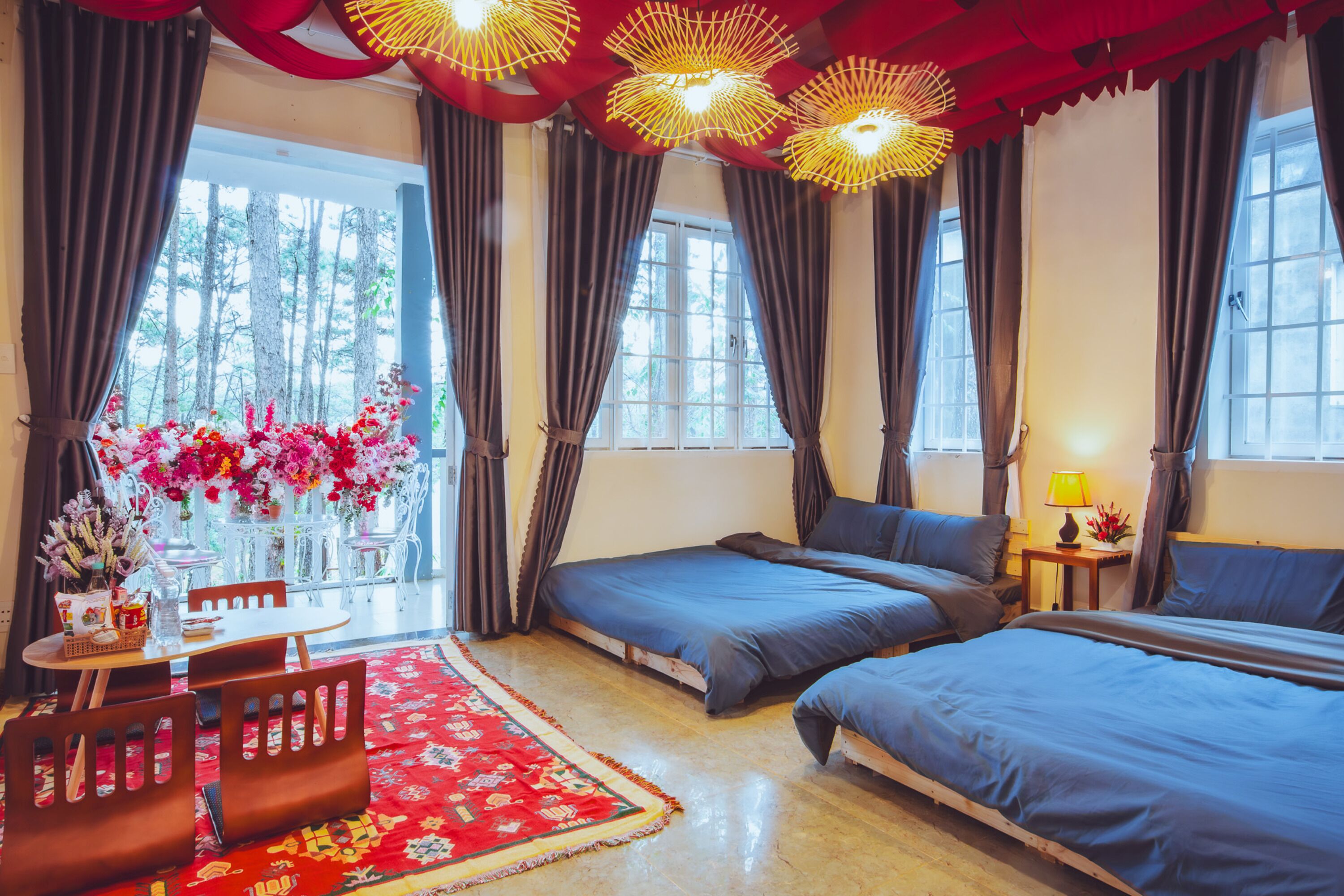 Suite, 2 camas dobles, balcón | Wifi gratis y ropa de cama