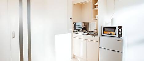 Fridge, microwave, stovetop, electric kettle