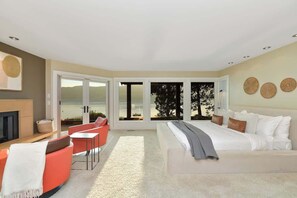 5 bedrooms, iron/ironing board, WiFi, bed sheets