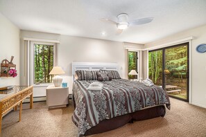 3 bedrooms, Internet, bed sheets - Two-story home with a patio, sunroom, balcony, & washer/dryer access (Glen Arbor)