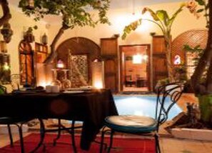 Dining - Typical and lovely Riad in the heart of Marrakech 11 Rooms 28 people 

 (Marrakech)