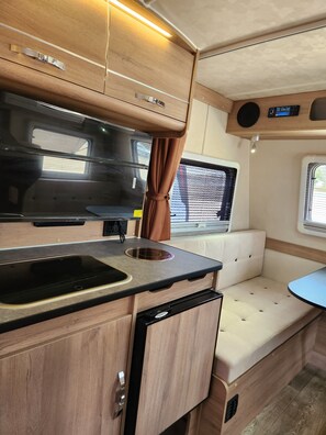 Family Mobile Home | Private kitchen | Mini-fridge - AlAshkhara Caravans (BJNCO RVS) (Al Ashkharah)