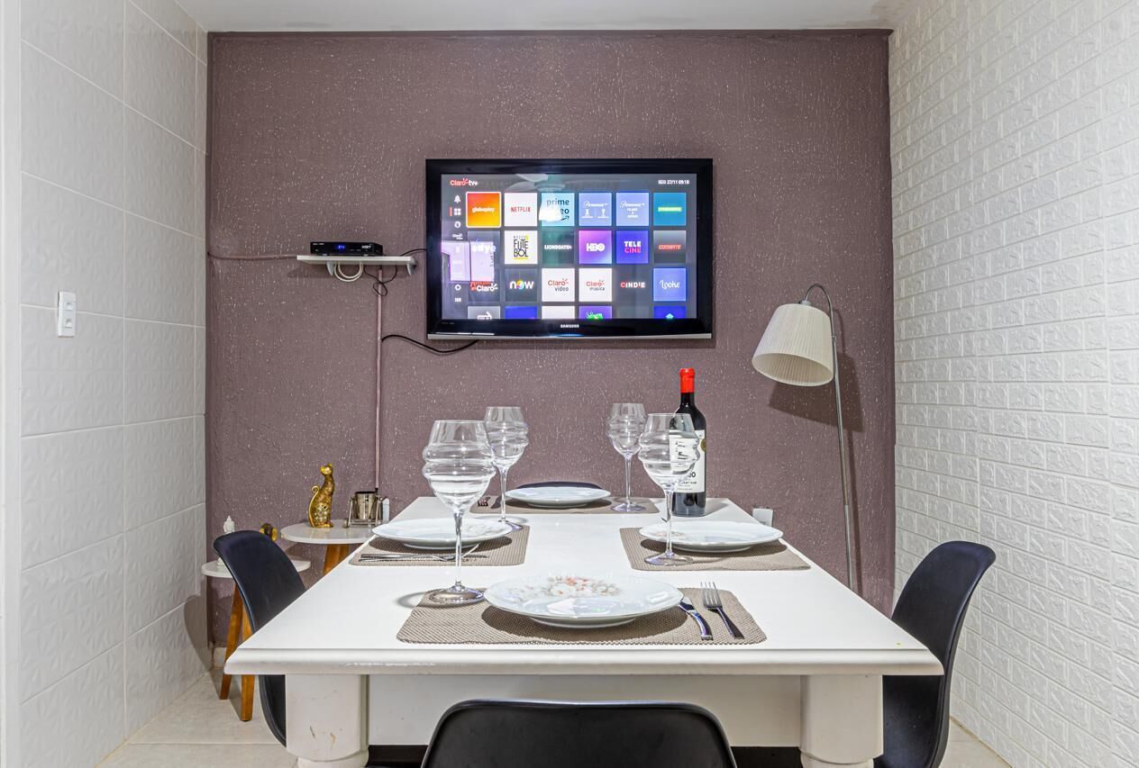 Casa tradicional | Zona de estar | Smart TV de 32 pulgadas con canales digitales, Netflix