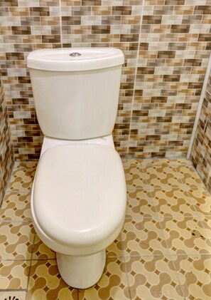 Economy Single Room | Bathroom | Shower, towels - Hotel O Mitra HomestayNearTempat Makan Pagi Sore Nohil (Batam)