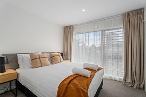 2 bedrooms, iron/ironing board, WiFi, bed sheets - Alps and Lake Retreat Wanaka (Albert Town)