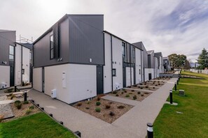 Exterior - Alps and Lake Retreat Wanaka (Albert Town)