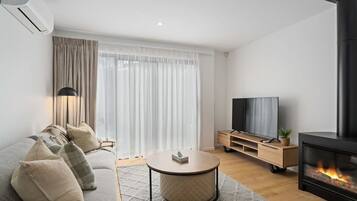 TV, fireplace, offices