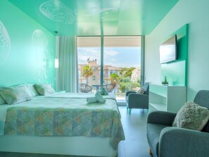 9 sovrum, skrivbord och internet