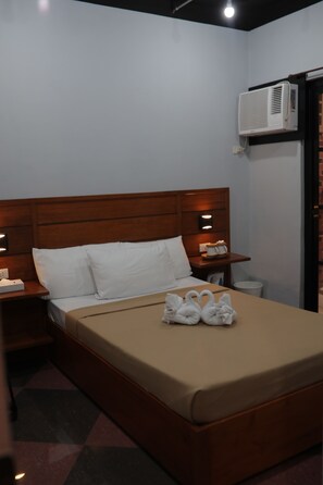 Standard Double Room | Free WiFi, bed sheets