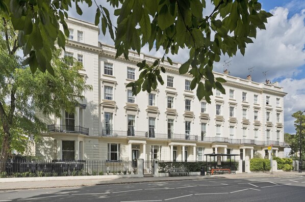 Apartment | Internet - Delightful Lower Ground Studio in Leafy NW London (London)