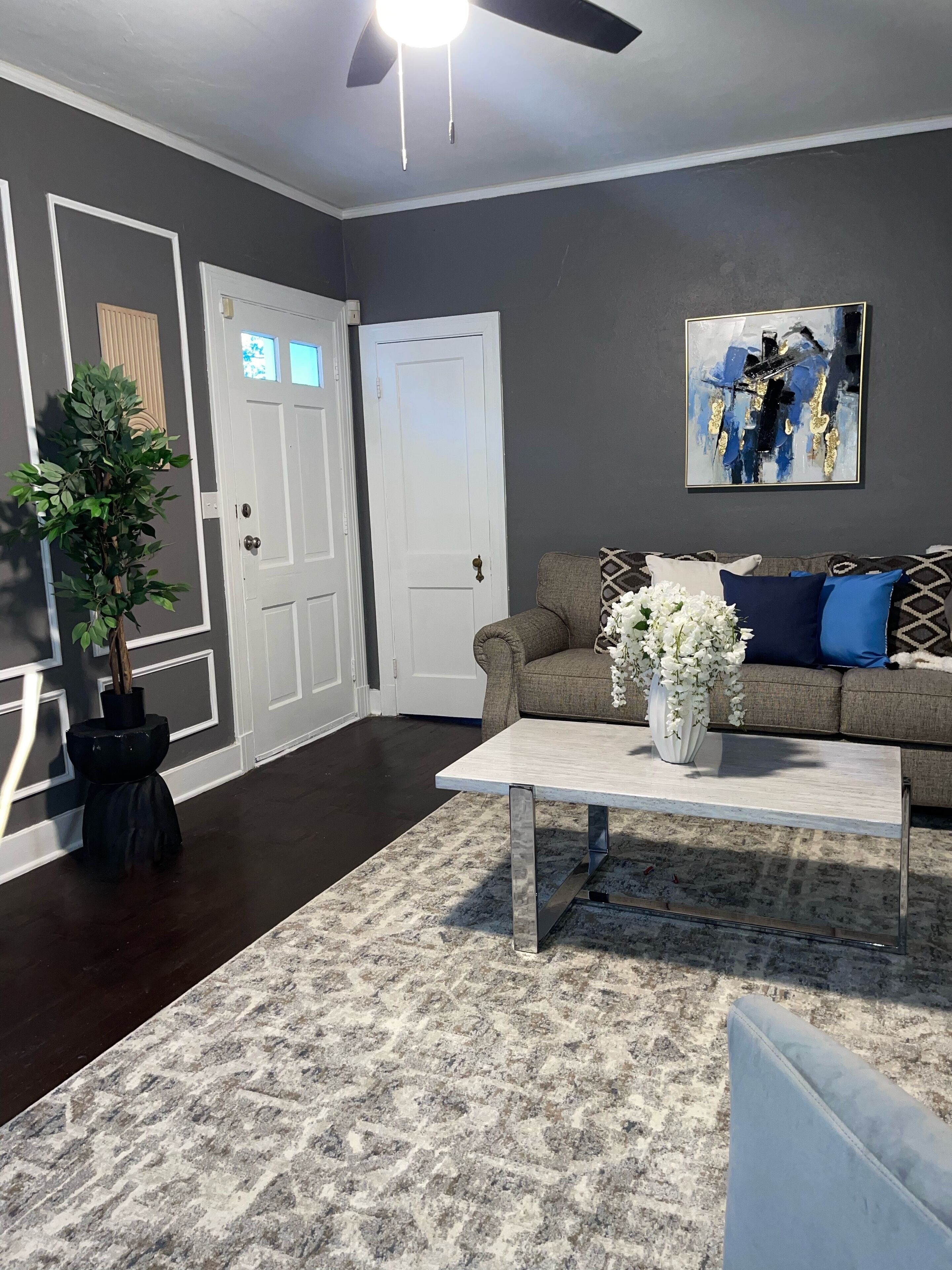 Peaceful modern day home in Fondren District - Less than 3 mins from Stadium