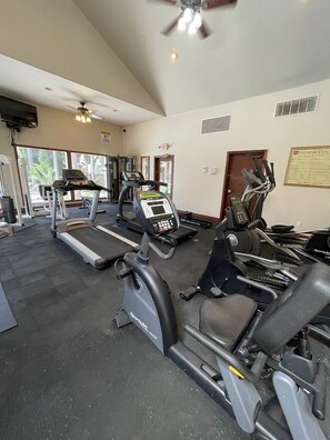 Fitness facility - Newly Renovated Cozy Condo in Sunny La Jolla/UTC-San Diego, Fully Furnished! (San Diego)