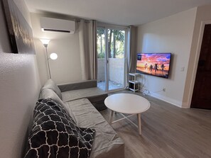 Smart TV - Newly Renovated Cozy Condo in Sunny La Jolla/UTC-San Diego, Fully Furnished! (San Diego)
