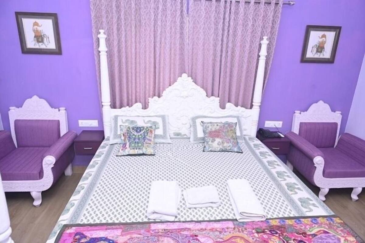 Royal Heritage | 1 bedroom, free wired internet