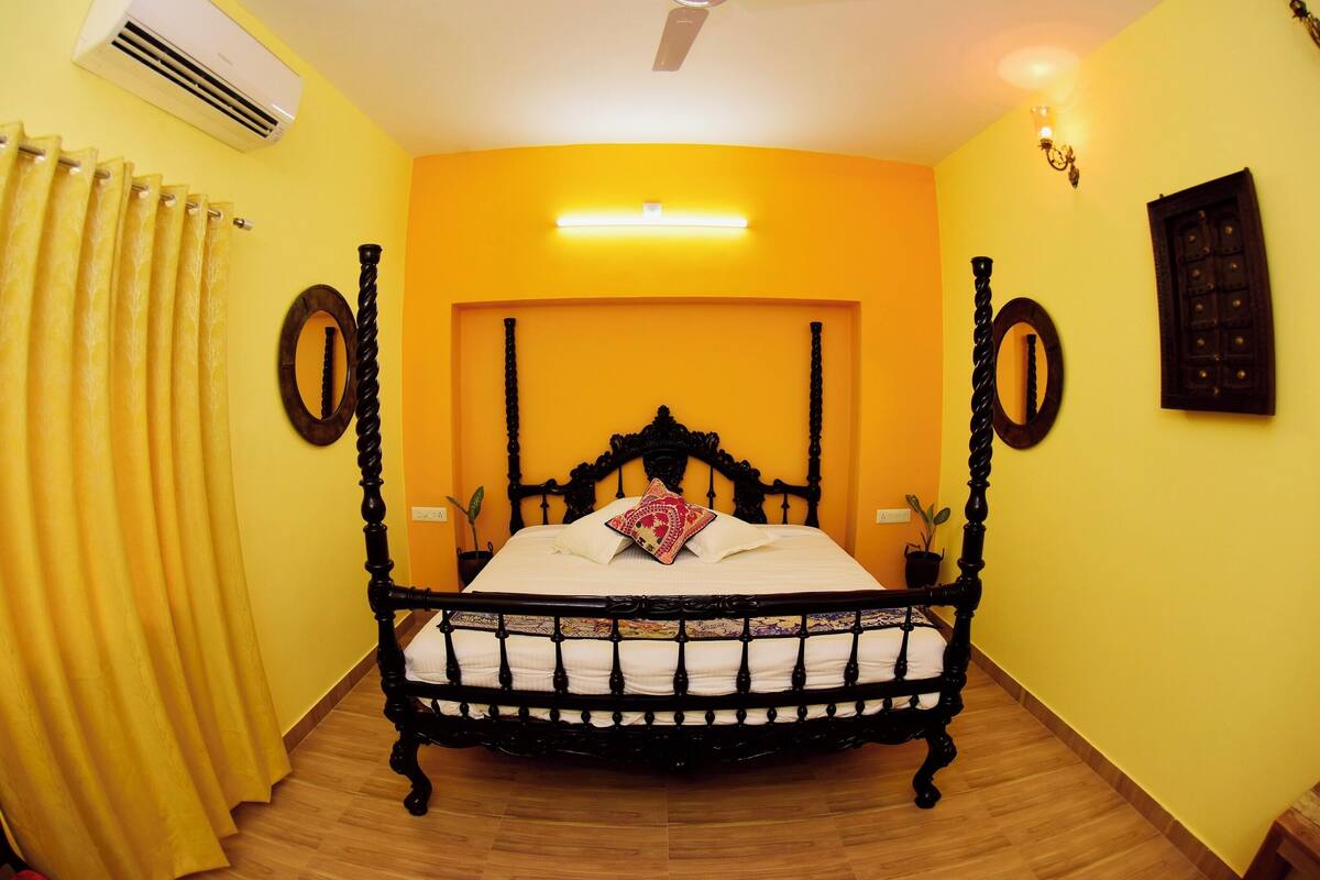 Heritage Room | 1 bedroom, free wired internet