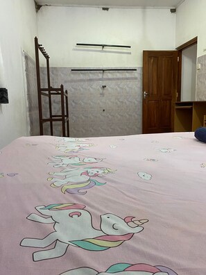 2 habitaciones, tabla de planchar con plancha, wifi y ropa de cama 