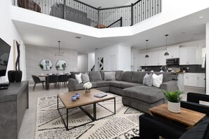 5 bedrooms - Chic Spacious Best Vacation Home (Kissimmee)