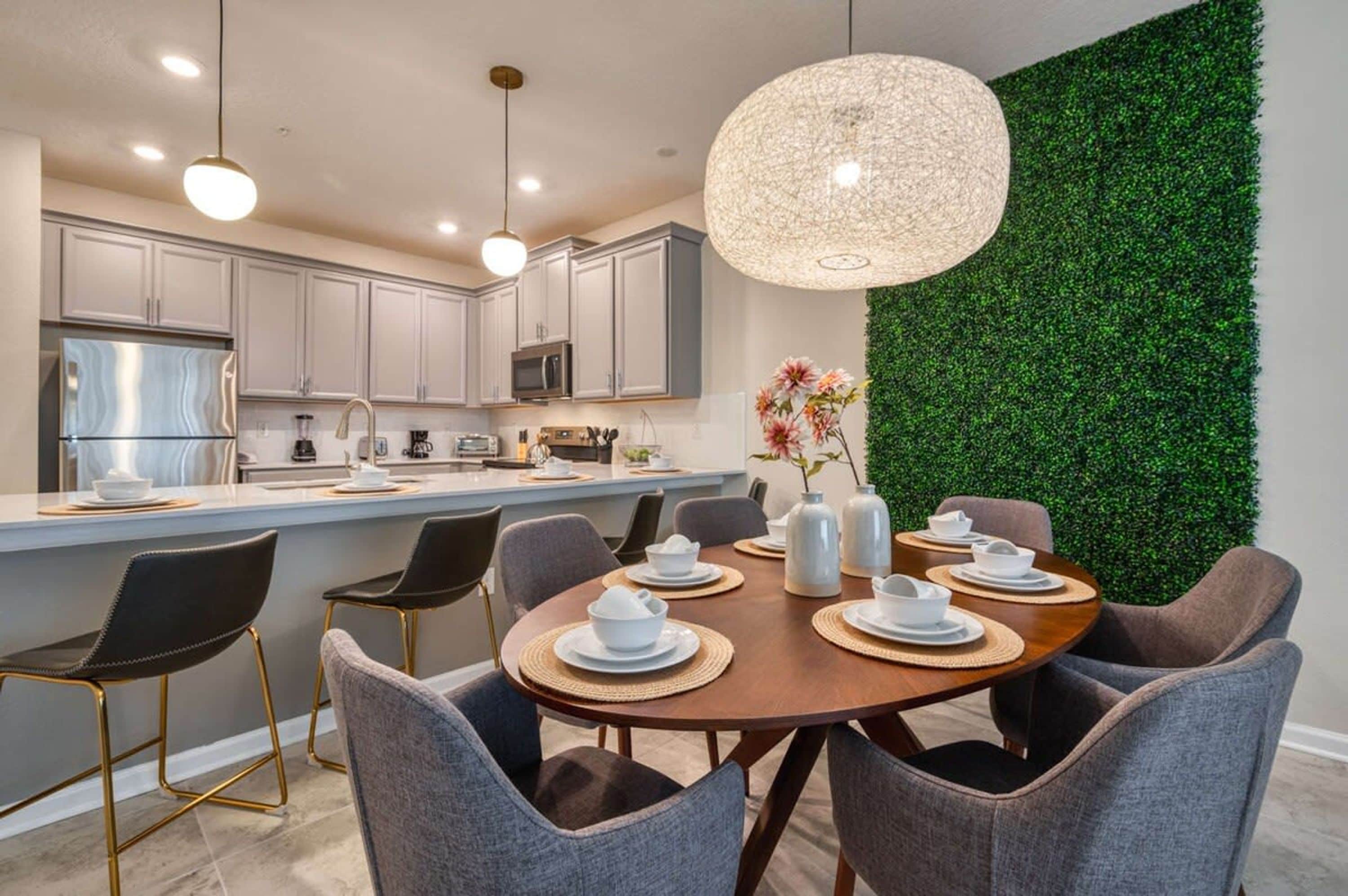 3 bedrooms, desk