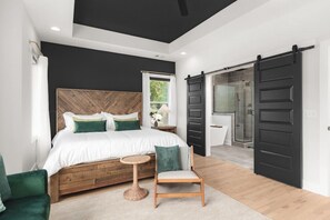 3 bedrooms, desk, iron/ironing board, free WiFi