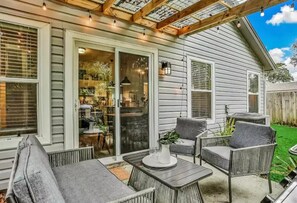 Terrace/patio - Peaceful Escape in Atlantic Beach (Atlantic Beach)