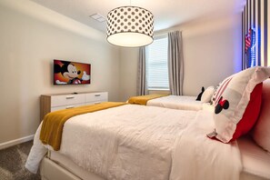 2 bedrooms - Chic Modern Condo With Spacious Layout and Mickey Bedroom (Davenport)