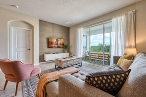 Apartment | 3 bedrooms - Modern Cozy Condo - Mickey Frozen Bedrooms (Davenport)