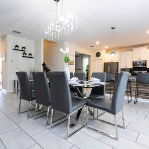 6 bedrooms - Modern Marvel-spacious Themed Fun-filled Family Getaway (Kissimmee)