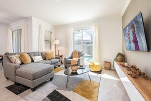 Villa | 4 bedrooms - Modern Villa-themed Bedrooms Private Pool Prime Location (Davenport)