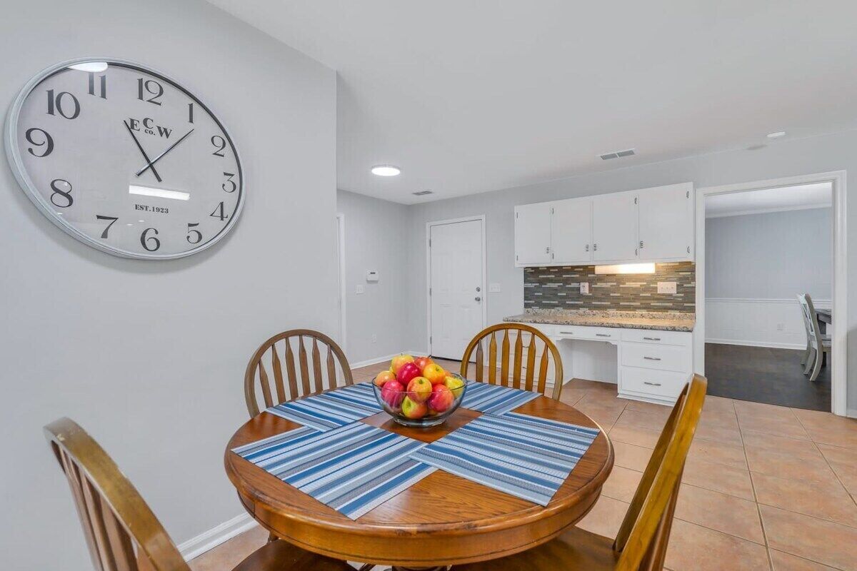 Another view of the dining area!