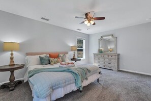 4 bedrooms, desk, iron/ironing board, WiFi