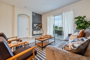 Apartment | 2 bedrooms - Spacious Condo-modern Decor Star Wars Bedroom (Davenport)