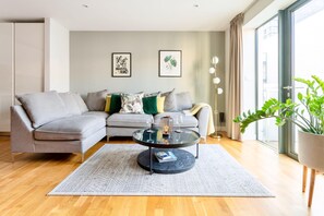 TV, books, stereo, offices - Offer - Calm Zen Oasis, In Bustling London (London)