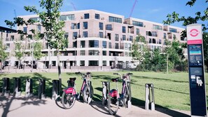 Located in a clean urban setting, the Lee Valley Vicarage offers a bike-friendly area with secure parking.