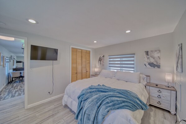 2 bedrooms, desk, iron/ironing board, travel cot