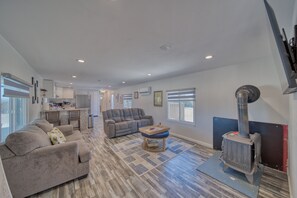 Smart TV - Million Dollar View close to Death Valley and remote for Perfect Stargazing (Amargosa Valley)