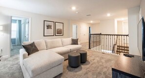 House | 8 bedrooms