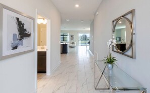 8 bedrooms - Getaway Delight-8 Bedrooms Pool Great Location (Davenport)