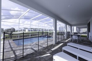 8 bedrooms - Getaway Delight-8 Bedrooms Pool Great Location (Davenport)