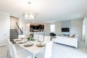 House | 8 bedrooms