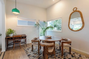 Dining - Sunset Cottage - Oceanstays- Pet Friendly (Yamba)