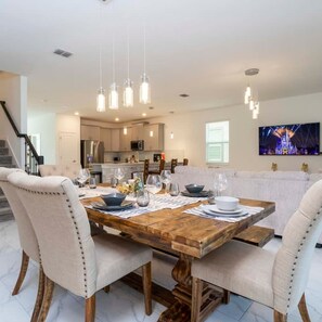 House | 9 bedrooms - Super Nice and Spacious 9bdr Home (Davenport)