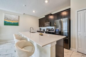 4 bedrooms - Tranquil Retreat - Serene Getaway (Davenport)