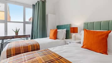 2 bedrooms, desk, iron/ironing board, WiFi